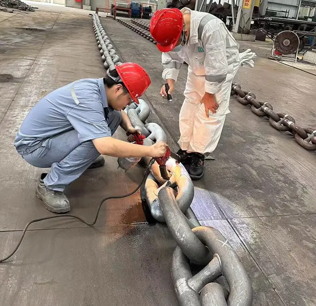 „Ocelový záchranné lano“ námořního světa